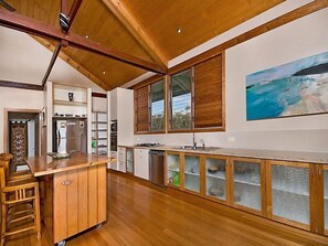 Fridge, microwave, oven, stovetop - Serenity - Eco friendly, pet friendly beach house with pool (Sunshine Coast)