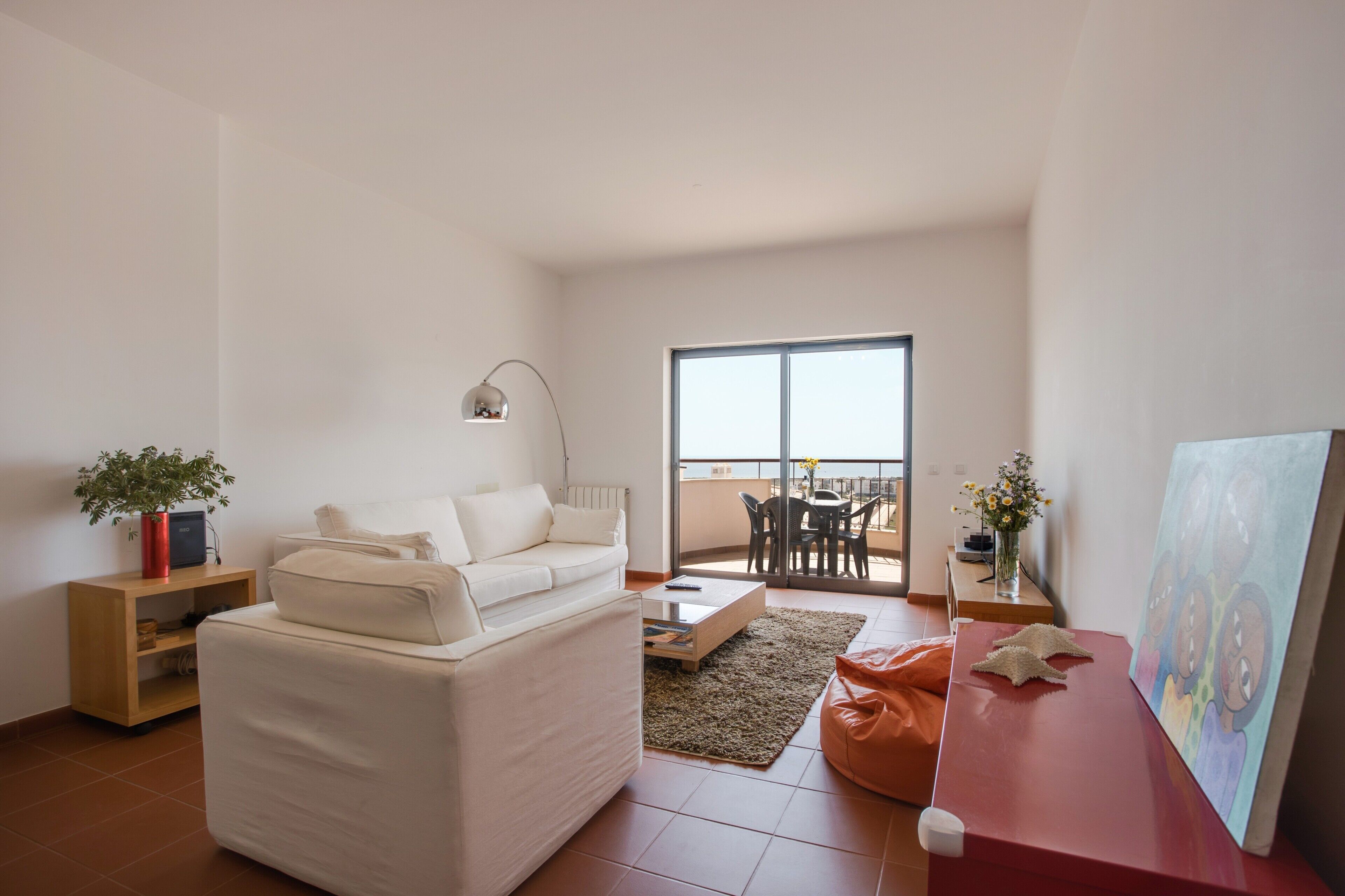 Een dvd-speler en een stereo