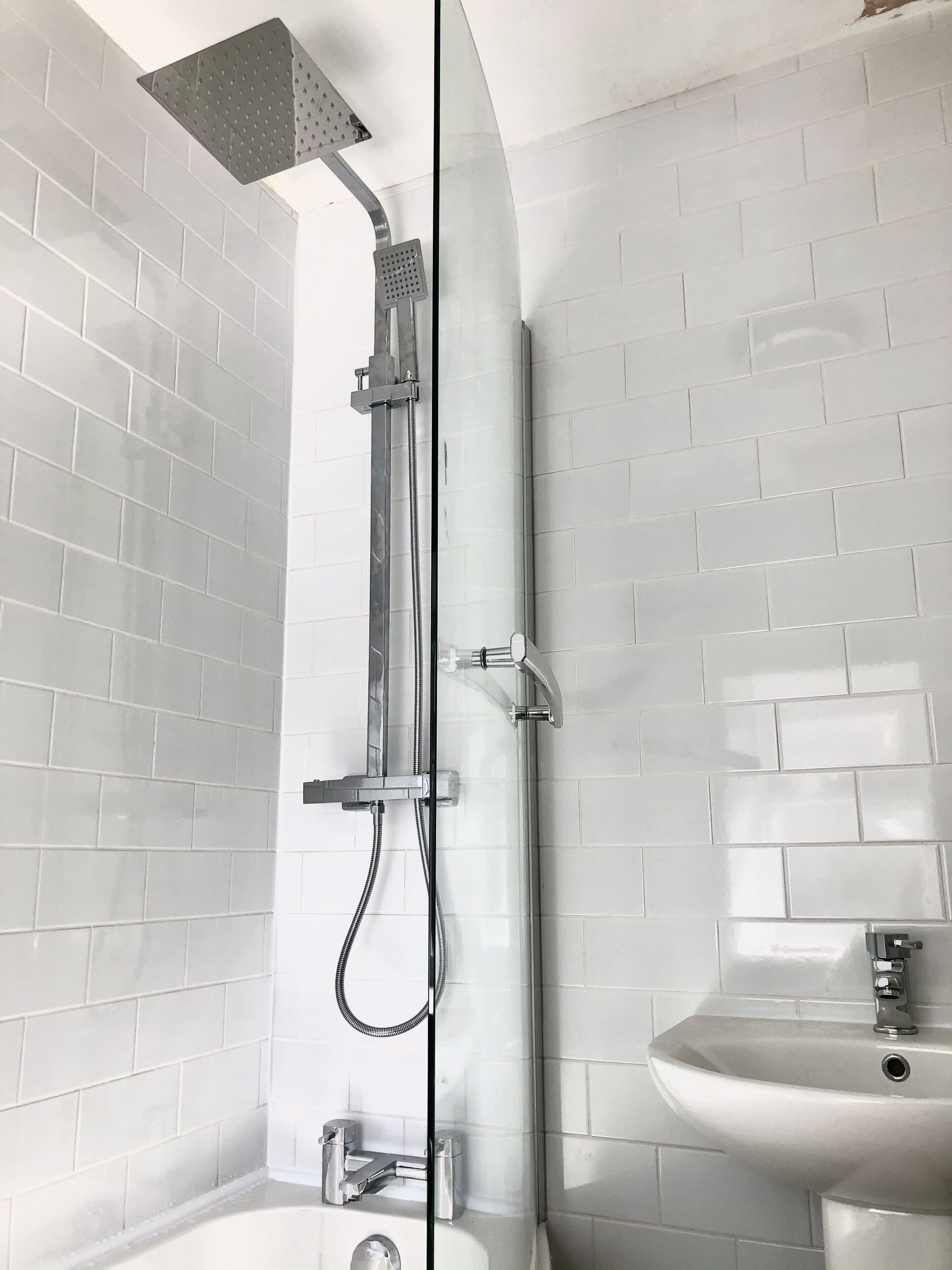 Combined shower/bathtub, hair dryer, towels, soap