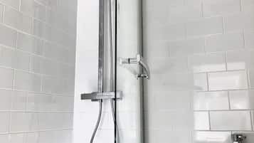 Combined shower/bathtub, hair dryer, towels, soap