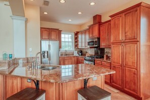 Réfrigérateur, micro-ondes, four, lave-vaisselle