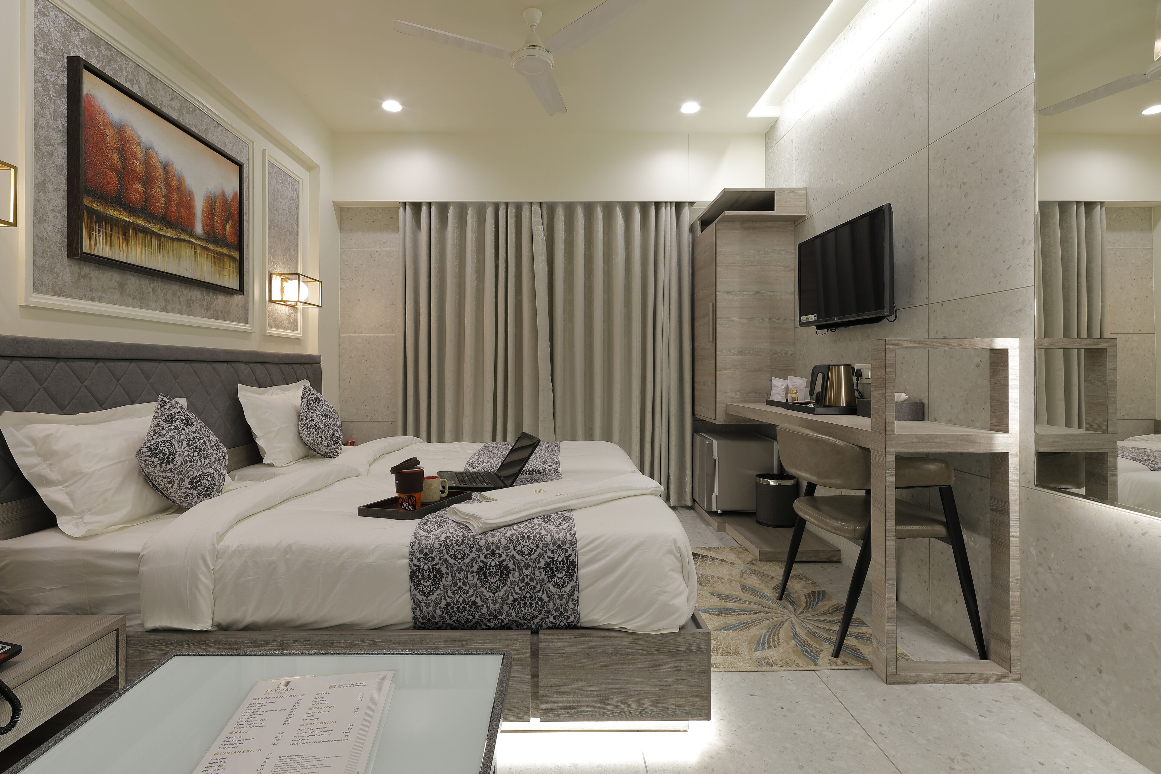 Colchones Select Comfort y caja de seguridad en la habitación 