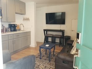 Smart TV - Cozy 1-Bed near Silver Strand Beach (Oxnard)