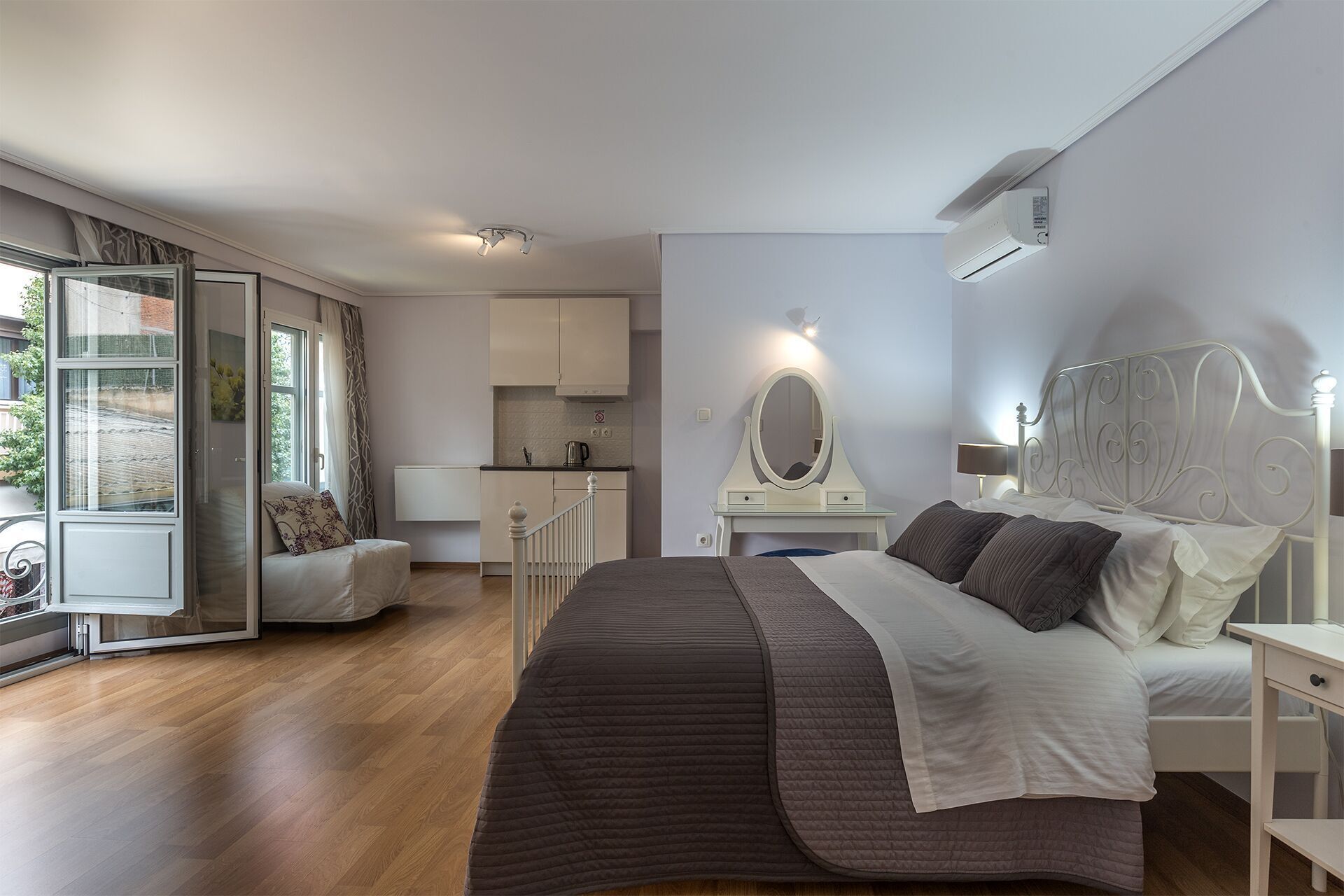 Egyptian cotton sheets, premium bedding, free WiFi, bed sheets