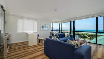 Executive Apartment, Sea View | Living area