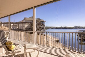 Property grounds - Evergreen 209 - Lower Level 3 Bdrm Lakefront Condo (Sunrise Beach)