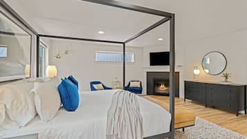 6 bedrooms, desk, iron/ironing board, travel crib