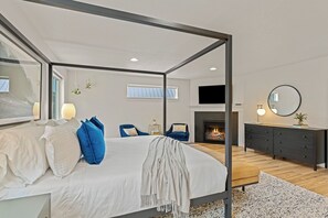 6 chambres, bureau, fer et planche à repasser, lit de bébé portatif