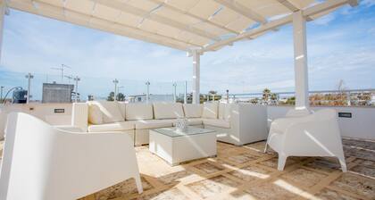 Regina Terrace | central area, close to the beach