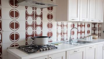 Refrigerador, horno, placa de cocina, lavavajillas