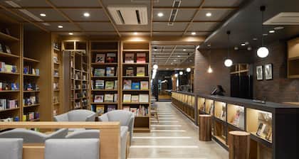 Lamp Light Books Hotel Sapporo