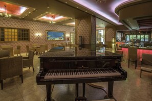 Bar (on property) - Irene Palace Beach Resort (Rhodes)