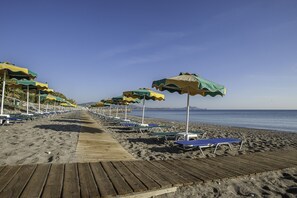 On the beach, black sand, sun loungers, beach umbrellas - Irene Palace Beach Resort (Rhodes)