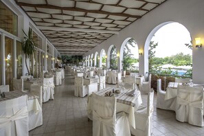 Outdoor dining - Irene Palace Beach Resort (Rhodes)