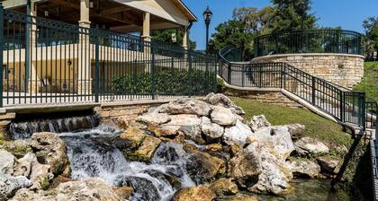 Oak St #3 |Main Level Apt |Small Dogs Ok |Walk to St Johns River |Seasonal Pool |Green Cove Springs