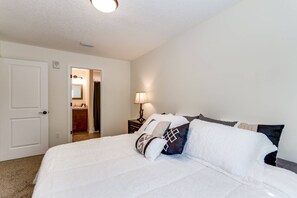 3 bedrooms, iron/ironing board, free WiFi, bed sheets