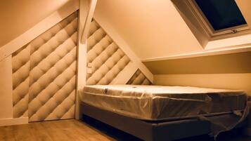 1 habitación, tabla de planchar con plancha, wifi gratis y ropa de cama