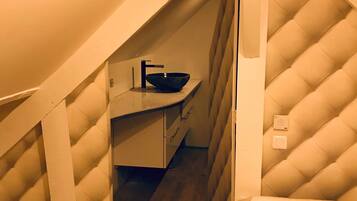 1 chambre, fer et planche à repasser, Wi-Fi gratuit, draps fournis