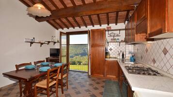 Familienapartment, 1 Schlafzimmer, Bergseite (Antinoro 3) | Eigene Küche