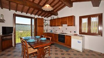 Appartement Familial, plusieurs chambres, cÎté montagne (Antinoro 3) | Cuisine privée | Réfrigérateur, four, plaque de cuisson, lave-vaisselle