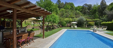 Piscine extérieure (ouverte en saison)