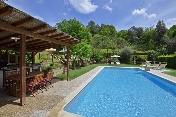 Piscine extérieure (ouverte en saison)