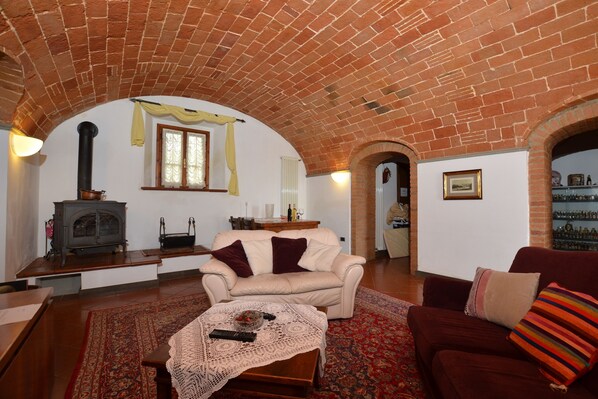 Family Apartment, Multiple Bedrooms, Mountainside (Antinoro 1) | Living area