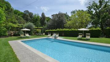 Piscine extérieure (ouverte en saison)