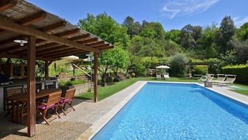Appartamento familiare, 2 camere da letto, microonde, lato montagna (Antinoro 2) | Piscina | Piscina stagionale all'aperto