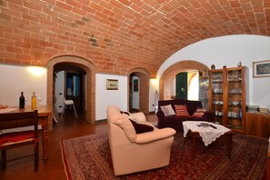 Family Apartment, Multiple Bedrooms, Mountainside (Antinoro 1) | Living area | 21-inch flat-screen TV with cable channels, TV - Antinoro Apartments (Montelupo Fiorentino)
