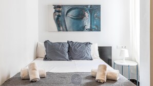 2 bedrooms, iron/ironing board, Internet, bed sheets