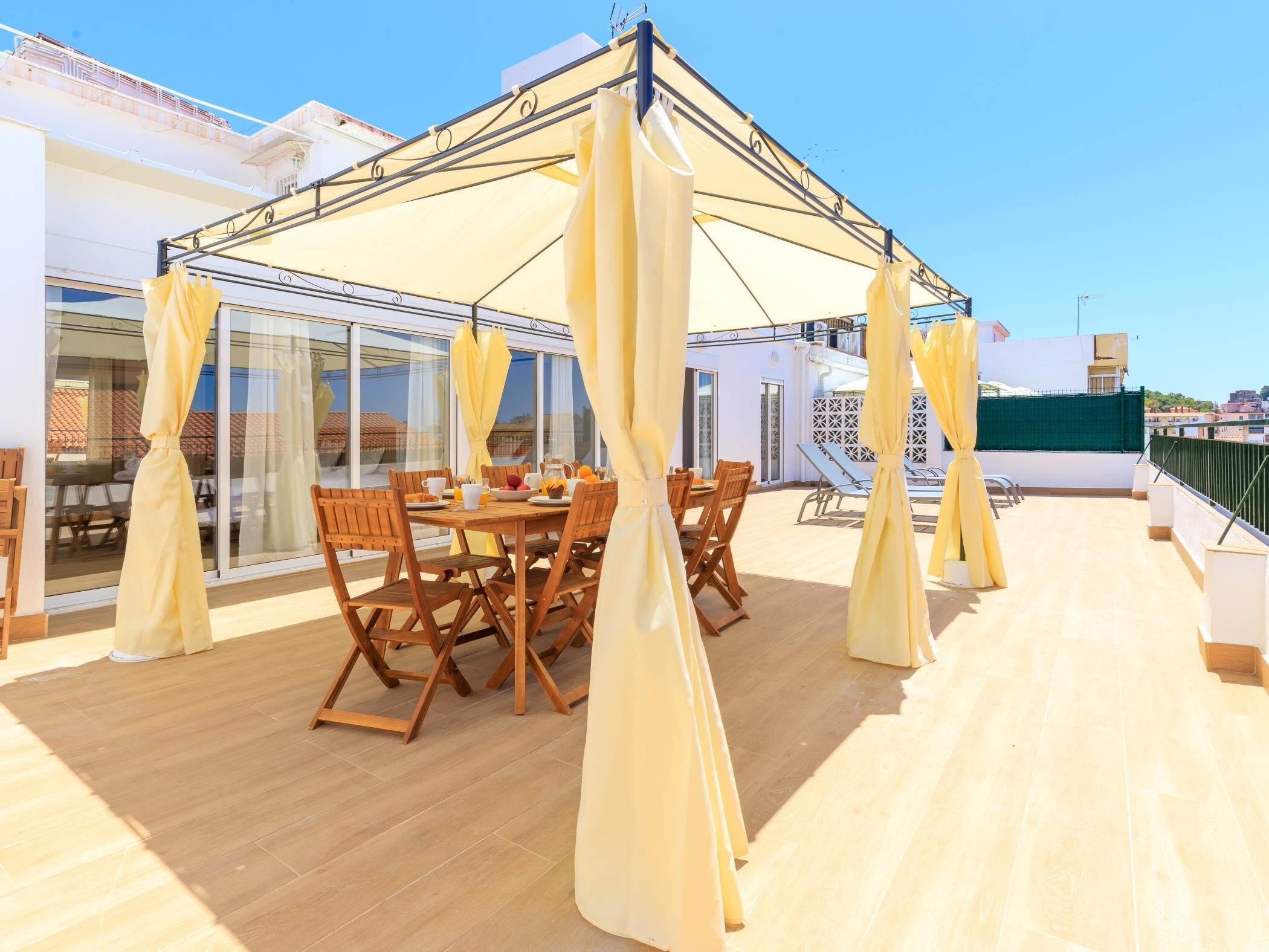 屋外ダイニングエリア