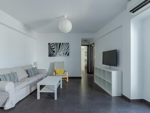 TV - HOMEABOUT LA MERCED PENTHOUSE 35 (2BR 1BT) (Malaga)