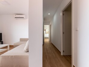 TV - HOMEABOUT LA MERCED PENTHOUSE 22 (2BR 2BT) (Malaga)