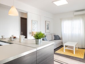 TV - HOMEABOUT LA MERCED PENTHOUSE 39 (2BR 1BT) (Malaga)