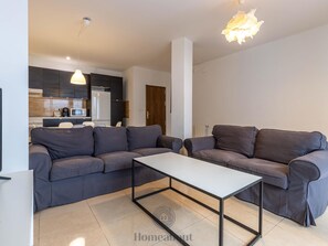 TV - HOMEABOUT LA MERCED APARTMENT X-1 (3BR 3BT) (MÁLAGA)