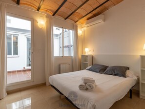 3 bedrooms, iron/ironing board, Internet, bed sheets - HOMEABOUT LA MERCED APARTMENT X-1 (3BR 3BT) (MÁLAGA)