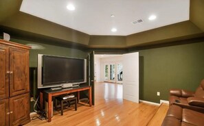 智能電視、壁爐、 辦公室