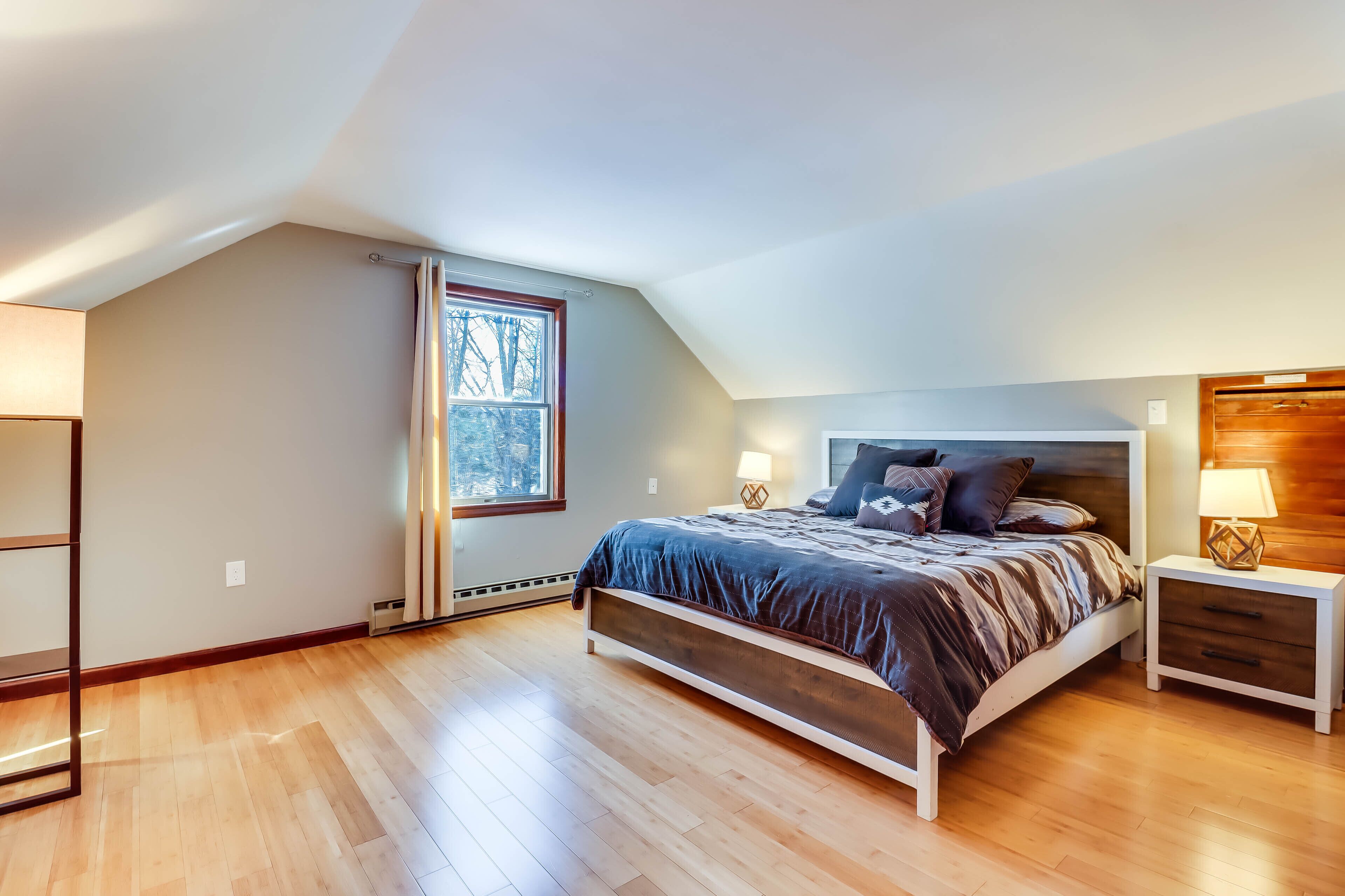 3 slaapkamers, een strijkplank/strijkijzer, internet, beddengoed