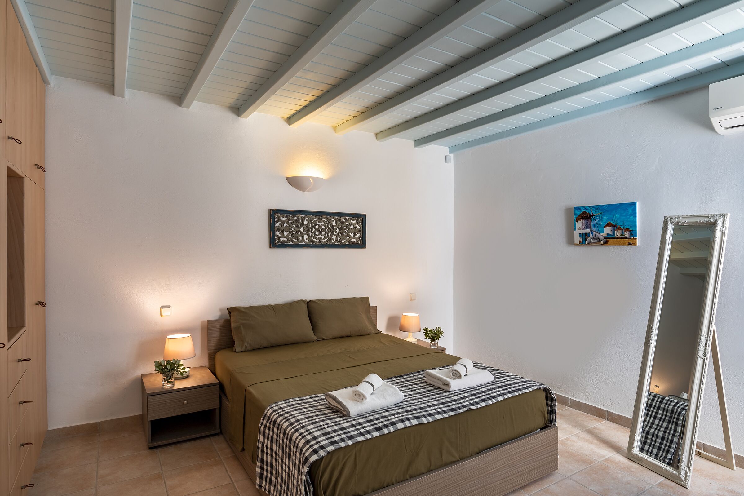 Villa | 3 bedrooms, soundproofing, iron/ironing board, free WiFi