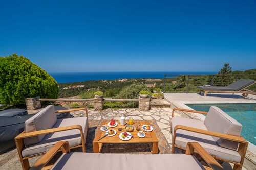 Blue Horizon-Retro Villa private pool great view