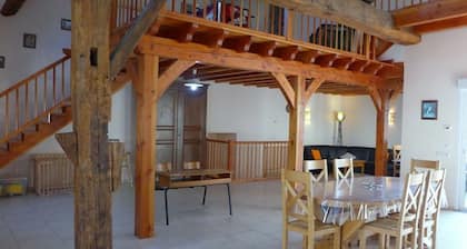 Acogedora Casa en la Alta Marne: 3 Hab, Terraza, Garaje y Naturaleza