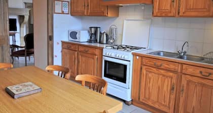 Charming Restored House, Close to Amenities with Enclosed Yard and Modern Comforts