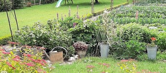 Charming Family Cottage with Garden, Terrace, and WiFi in Saint-Blin