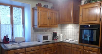 Gîte Independiente con Encanto: 2 Habitaciones, Patio Cerrado, Todo Incluido