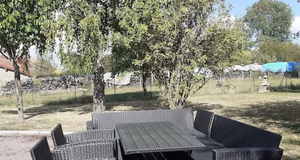 Charming House with Garden, Ping-Pong, BBQ, Near Jeanne d'Arc Historic Path