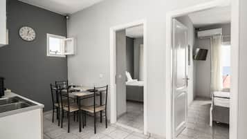 Apartamento, 2 quartos, sacada, vista para o mar | Cozinha privada | Frigobar, fogão, cooktop, cafeteira/chaleira