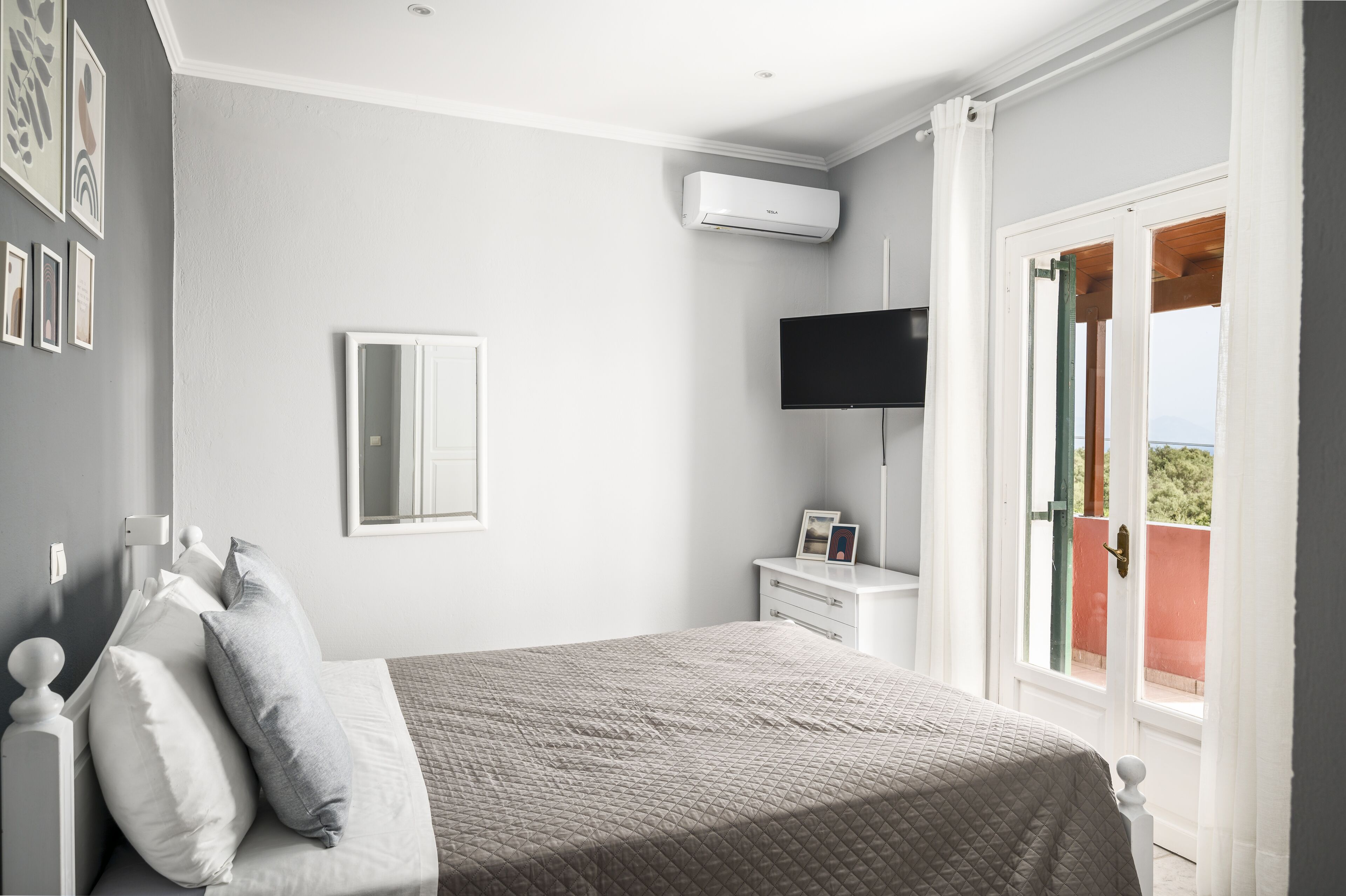 Superior Apartment, 2 Bedrooms, Terrace, Sea View | Iron/ironing board, free WiFi