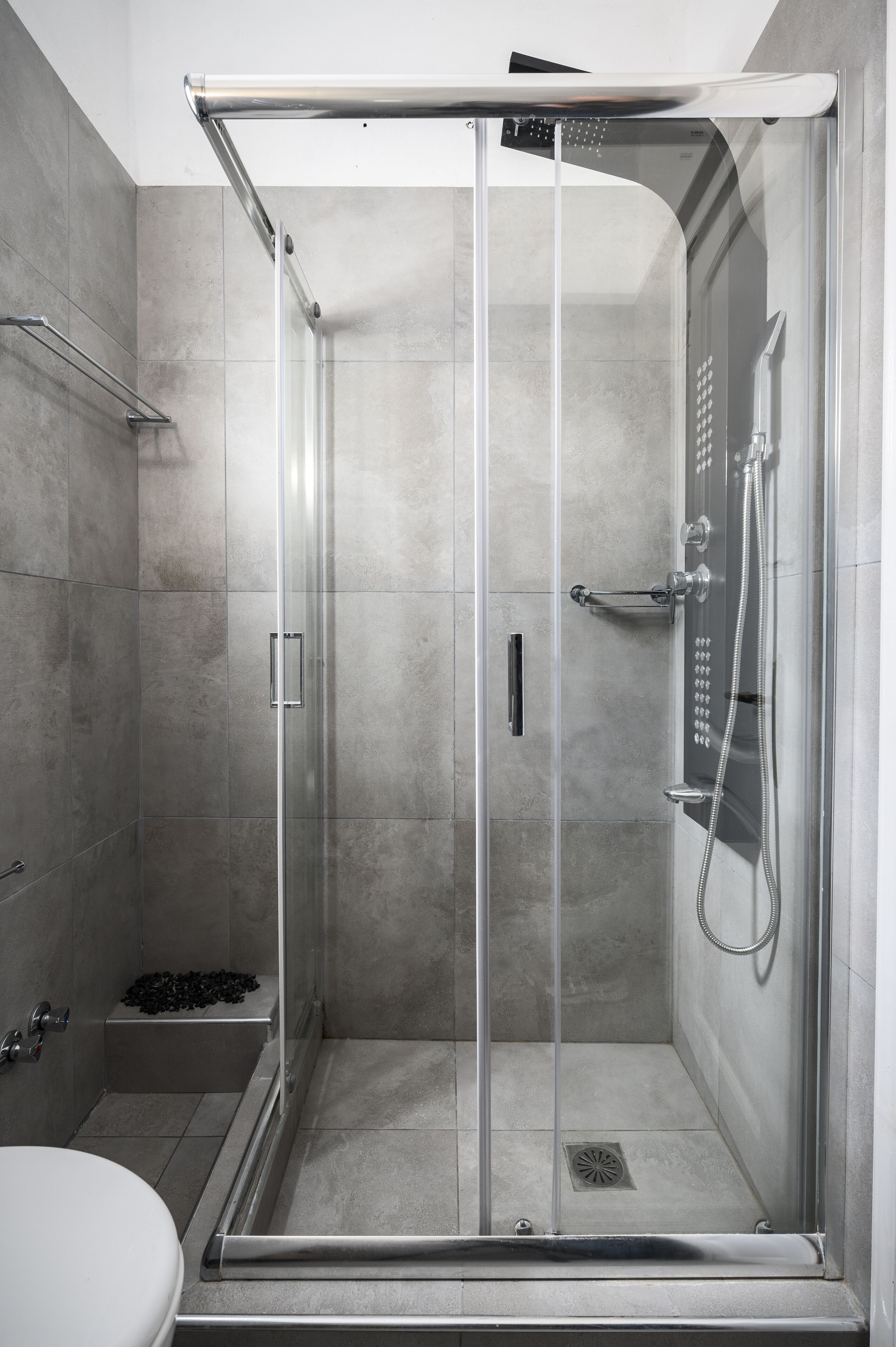 Apartment, 2 Bedrooms, Balcony, Sea View | Bathroom | Shower, hydromassage showerhead, hair dryer, towels