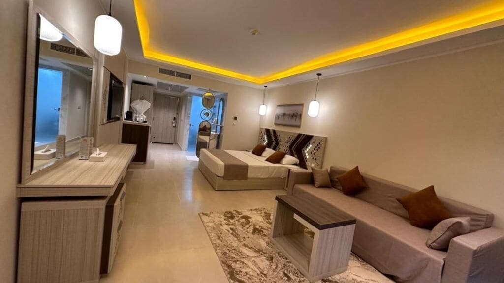 Diamond | Minibar, in-room safe, desk, blackout drapes